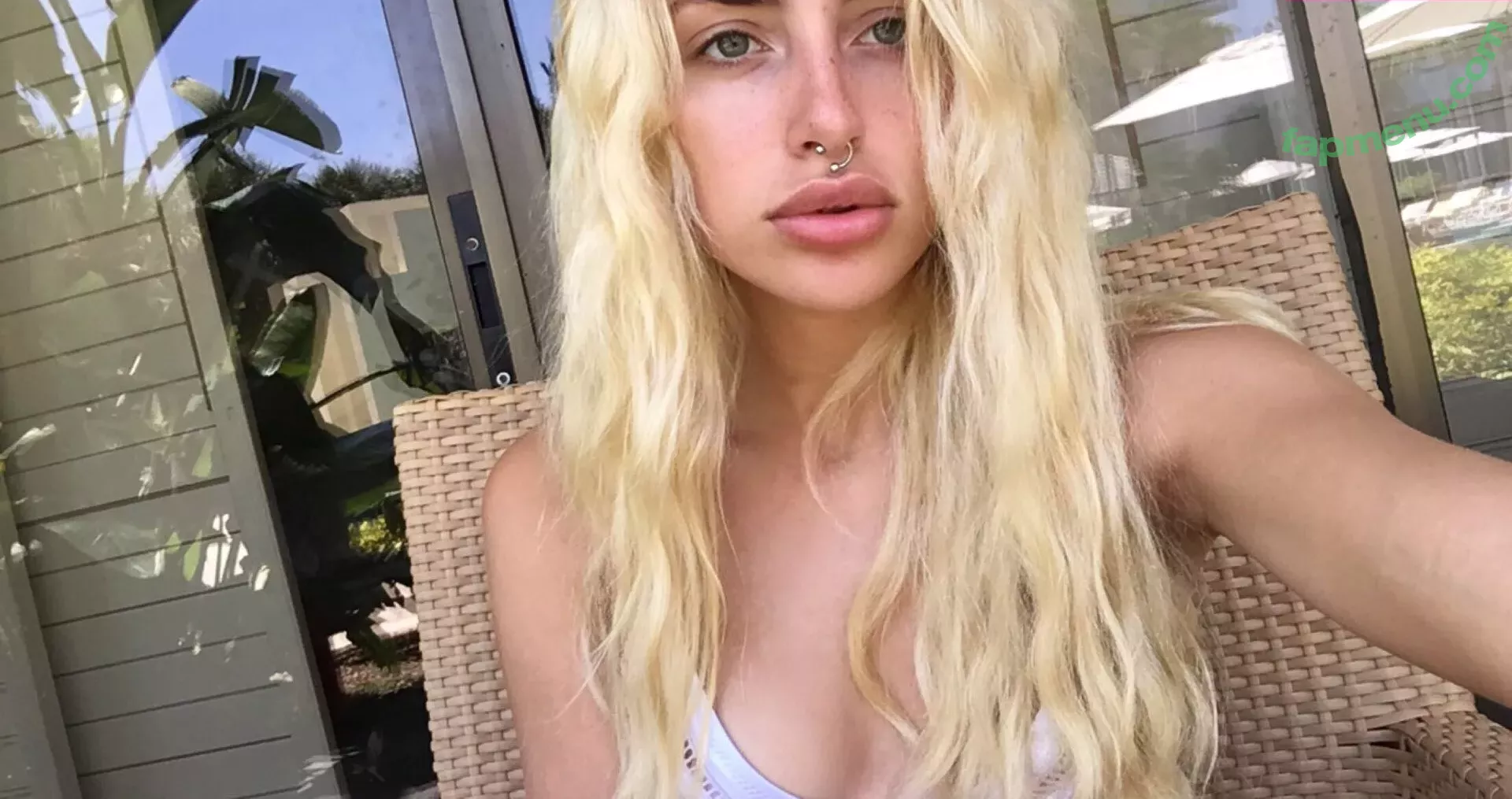 Naomi Woods nude photo #0074 (Lissapolooza / naomiwoods.official)