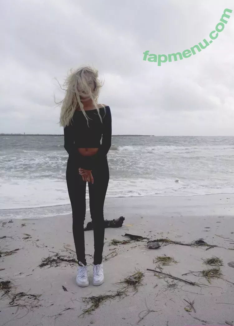 Naomi Woods nude photo #0100 (Lissapolooza / naomiwoods.official)