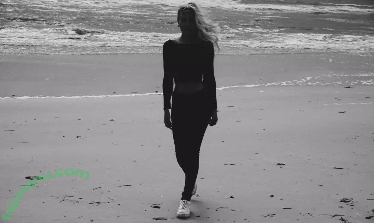 Naomi Woods nude photo #0101 (Lissapolooza / naomiwoods.official)