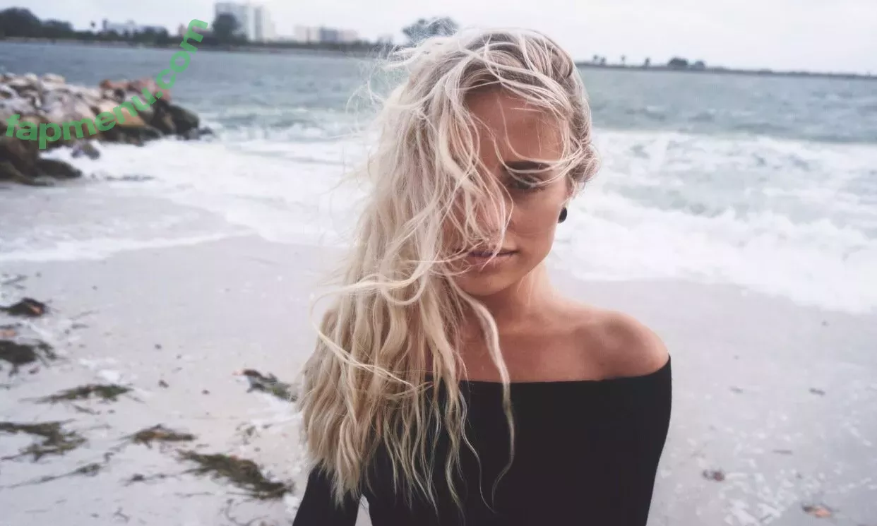 Naomi Woods nude photo #0106 (Lissapolooza / naomiwoods.official)