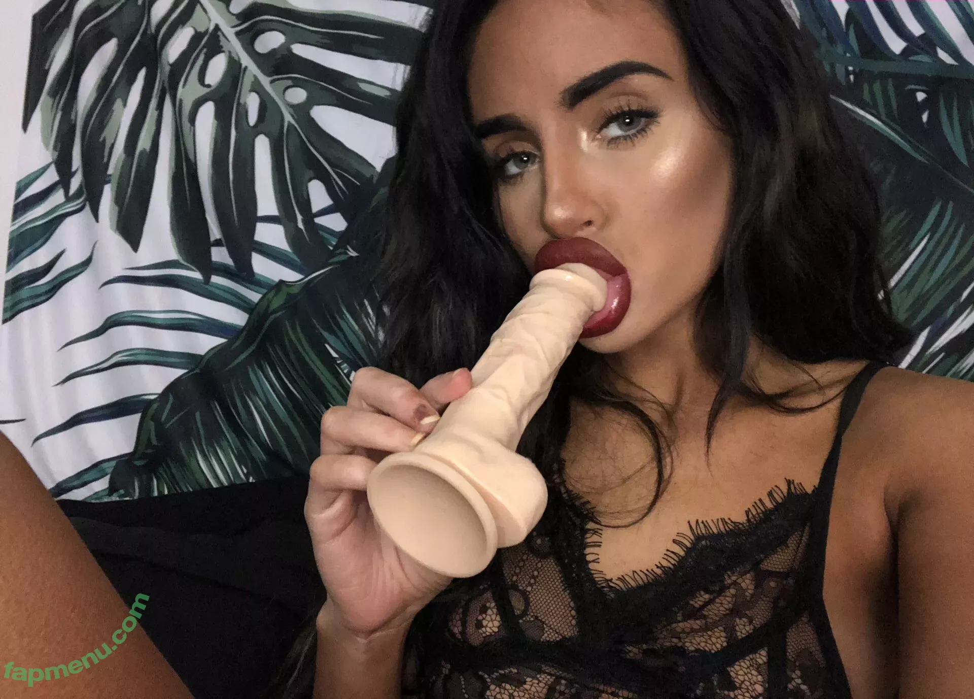 Naomi Woods nude photo #0330 (Lissapolooza / naomiwoods.official)