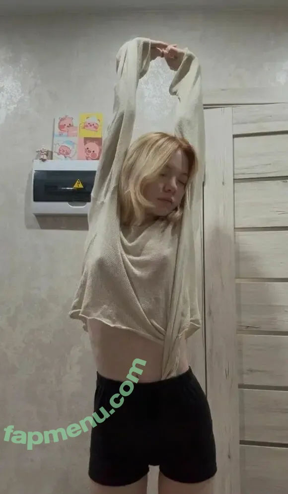 Naomi nude photo #0112 (Naomi_)