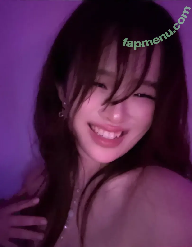 NaoVR nude photo #0020 (anyuser / kitsuhimenao)