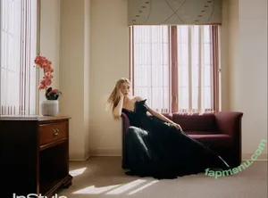 Natalia Dyer / nattyiceofficial nude photo #0827