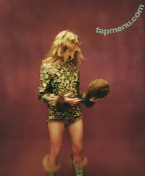 Natalia Dyer / nattyiceofficial nude photo #0860