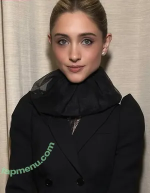 Natalia Dyer / nattyiceofficial nude photo #0904