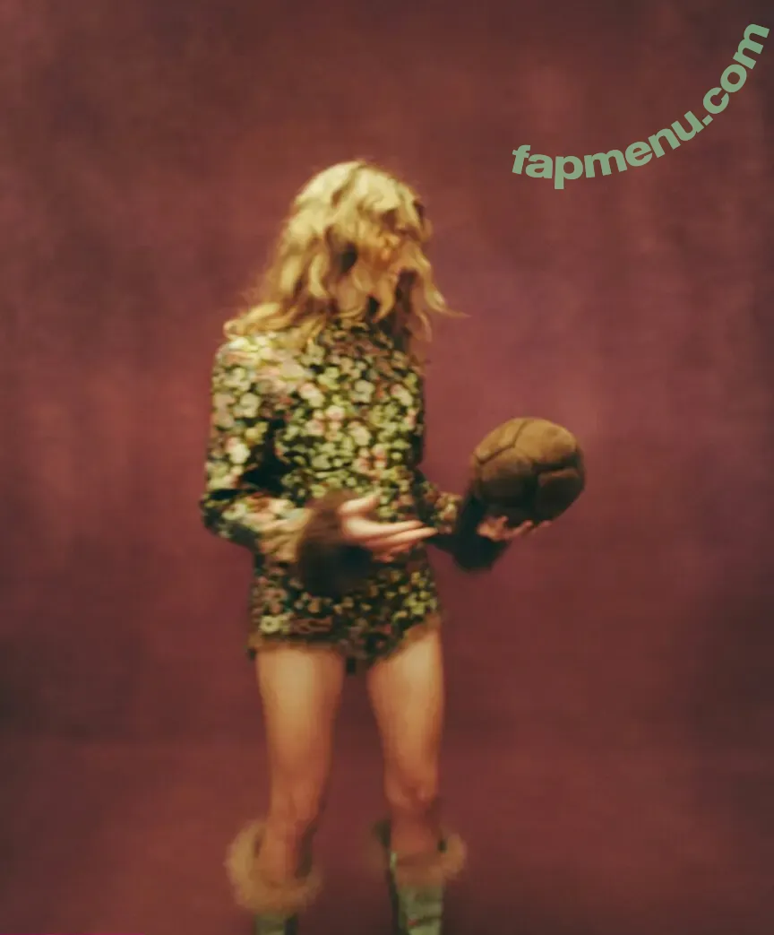 Natalia Dyer nude photo #0860 (nattyiceofficial)