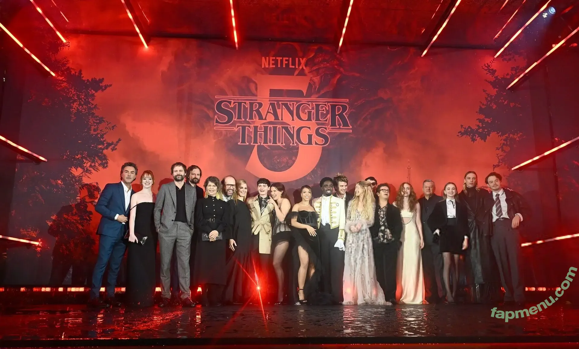 Natalia Dyer nude photo #0869 (nattyiceofficial)