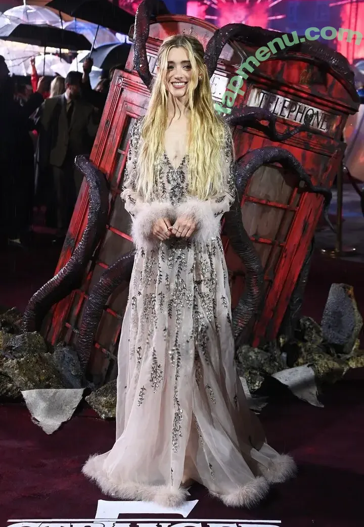 Natalia Dyer nude photo #0897 (nattyiceofficial)