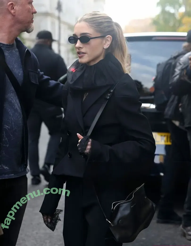 Natalia Dyer nude photo #0907 (nattyiceofficial)