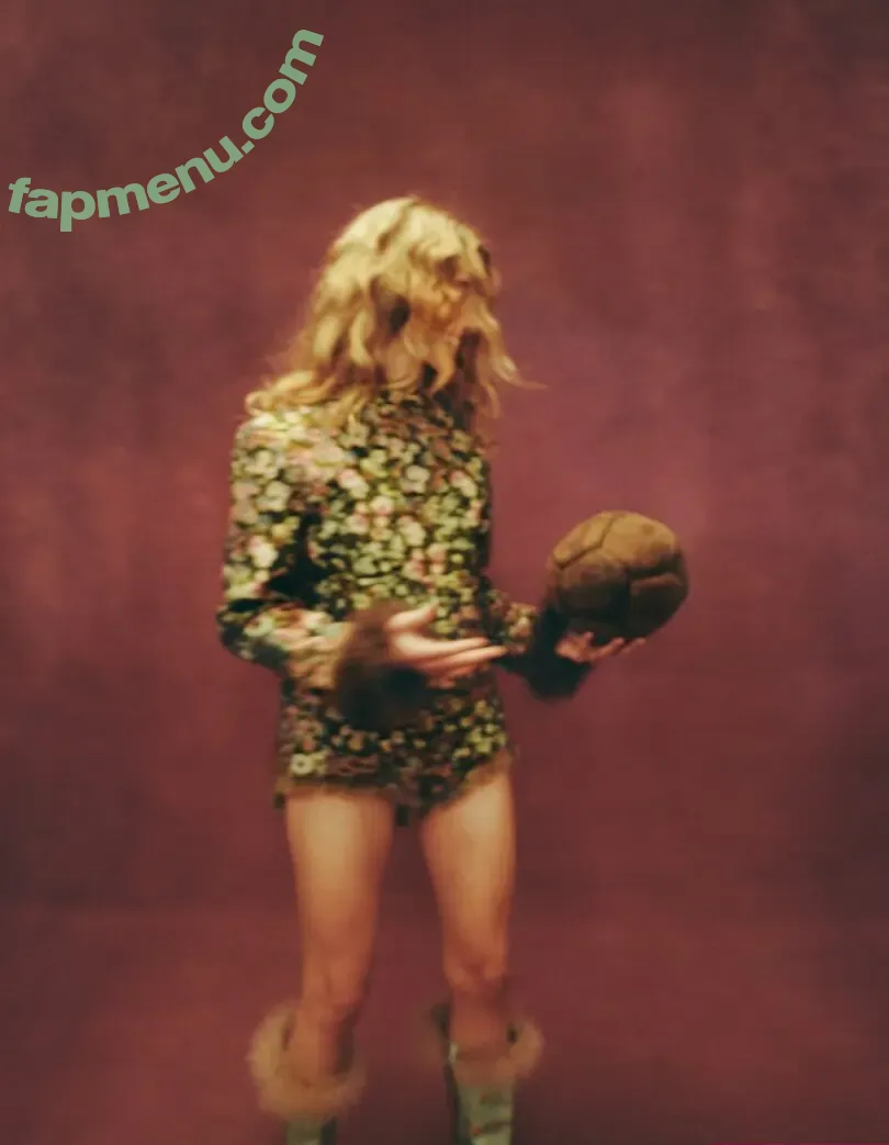 Natalia Dyer nude photo #0919 (nattyiceofficial)