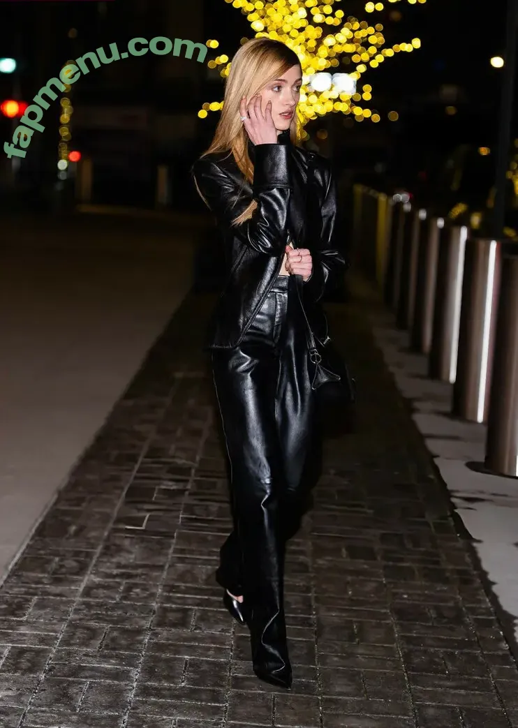 Natalia Dyer nude photo #0975 (nattyiceofficial)