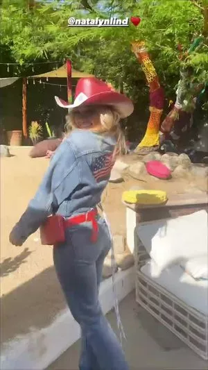 Natalie Alyn Lind / NatalieAlynLind / natalynlind nude photo #0057