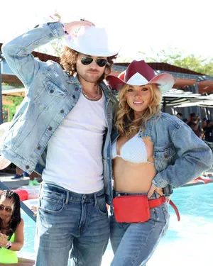 Natalie Alyn Lind / NatalieAlynLind / natalynlind nude photo #0074