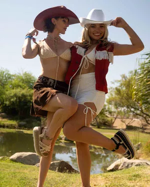 Natalie Alyn Lind / NatalieAlynLind / natalynlind nude photo #0091