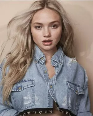 Natalie Alyn Lind / NatalieAlynLind / natalynlind nude photo #0249