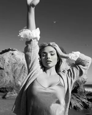 Natalie Alyn Lind / NatalieAlynLind / natalynlind nude photo #0258