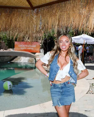 Natalie Alyn Lind / NatalieAlynLind / natalynlind nude photo #0303