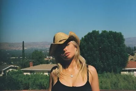 Natalie Alyn Lind / NatalieAlynLind / natalynlind nude photo #0315