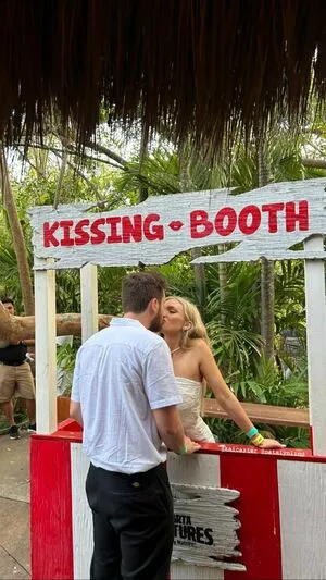 Natalie Alyn Lind / NatalieAlynLind / natalynlind nude photo #0343