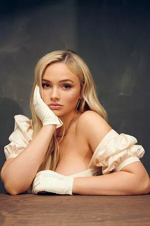 Natalie Alyn Lind / nataliealynlind / natalynlind nude photo #0675