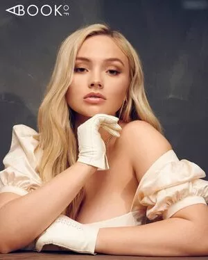 Natalie Alyn Lind / nataliealynlind / natalynlind nude photo #0687