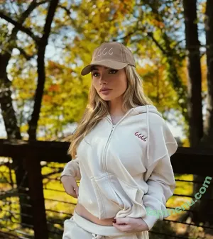 Natalie Alyn Lind / nataliealynlind / natalynlind nude photo #0921