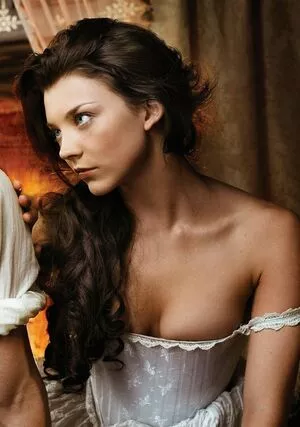 Natalie Dormer / nataliedormer nude photo #0022