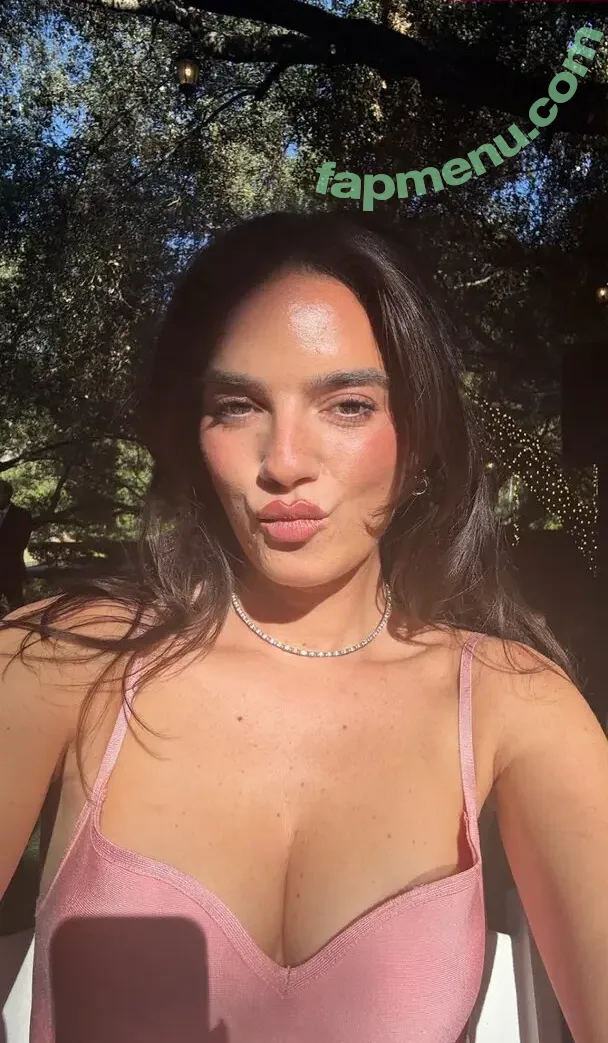 Natalie Mariduena nude photo #0539 (natalinanoel)