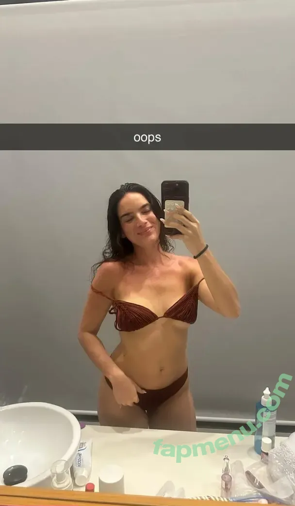 Natalie Mariduena nude photo #0630 (natalinanoel)