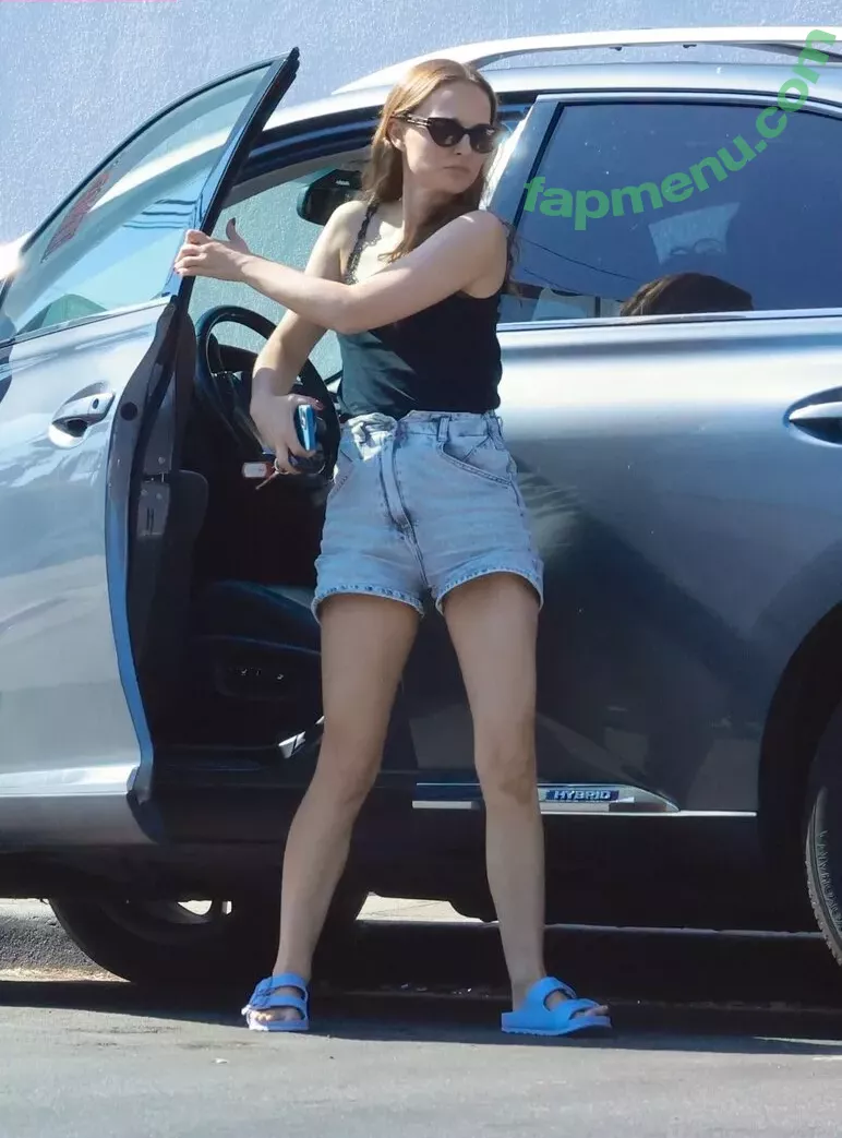 Natalie Portman nude photo #1426 (karoliina03 / natalieportman)