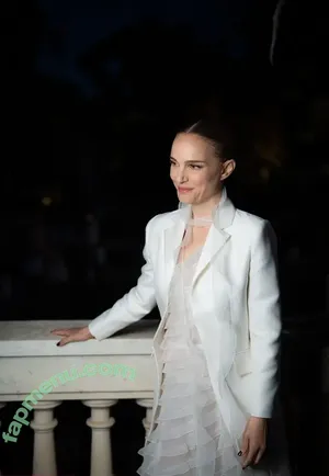 Natalie Portman / natalieportman nude photo #2359