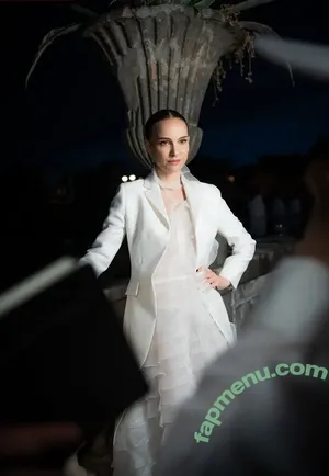 Natalie Portman / natalieportman nude photo #2360