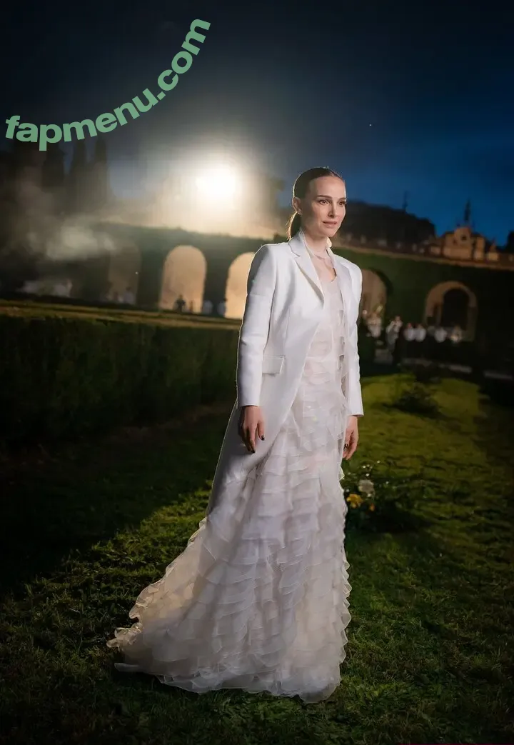 Natalie Portman nude photo #2355 (natalieportman)