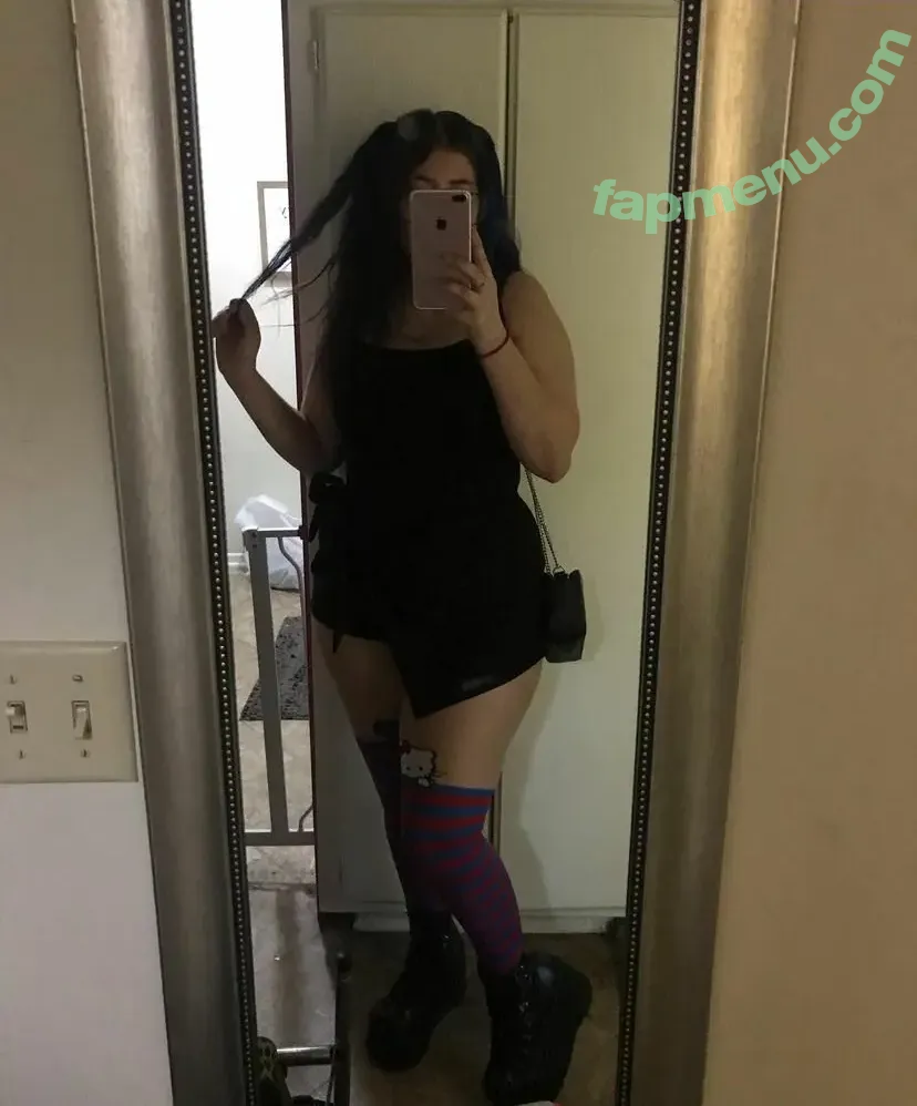 Natalie Renee Fitzgerald nude photo #0006 (gothiccmamii27 / gothiccmamii97)