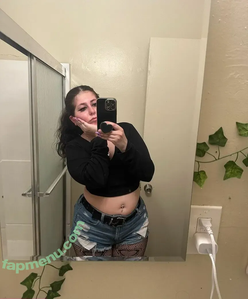 Natalie Renee Fitzgerald nude photo #0034 (gothiccmamii27 / gothiccmamii97)