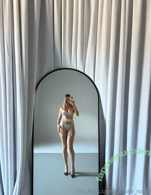 natalie_roser / seriesmag nude photo #0009