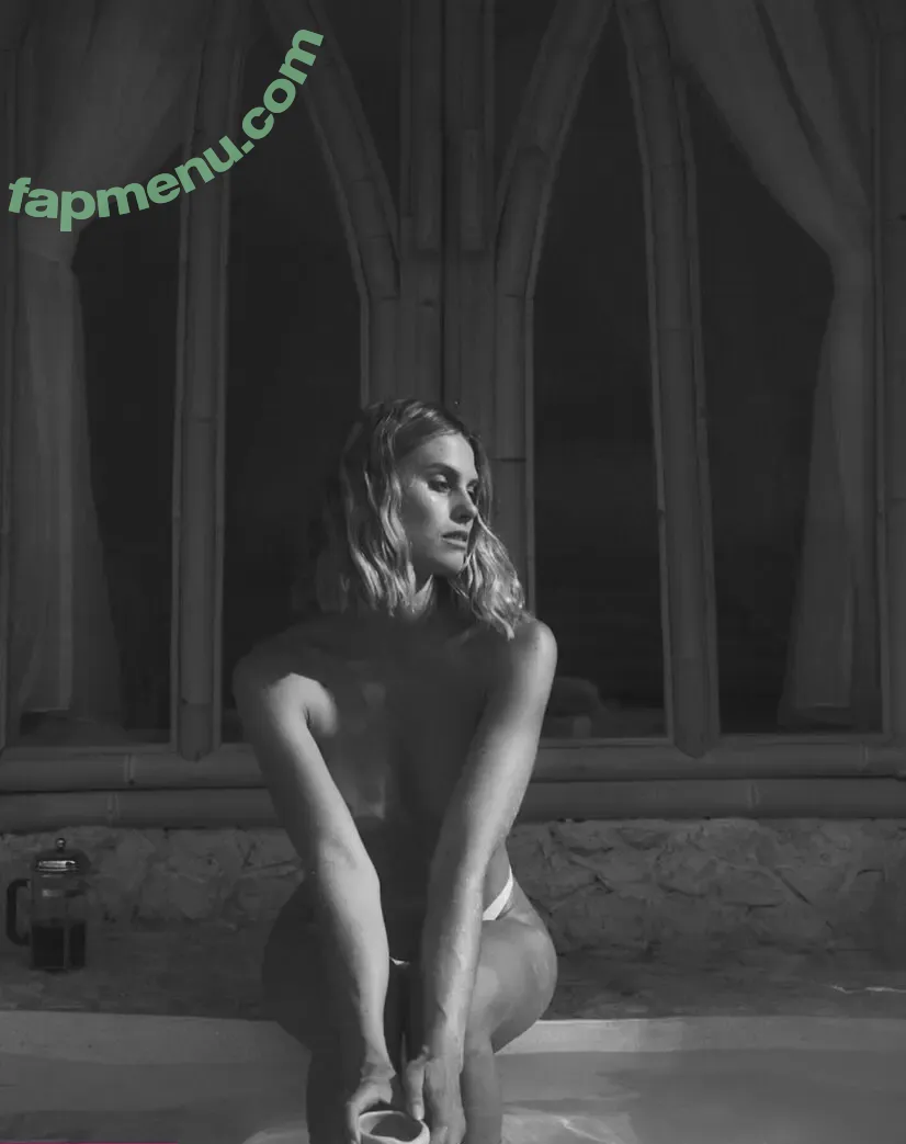 natalie_roser nude photo #0012 (seriesmag)