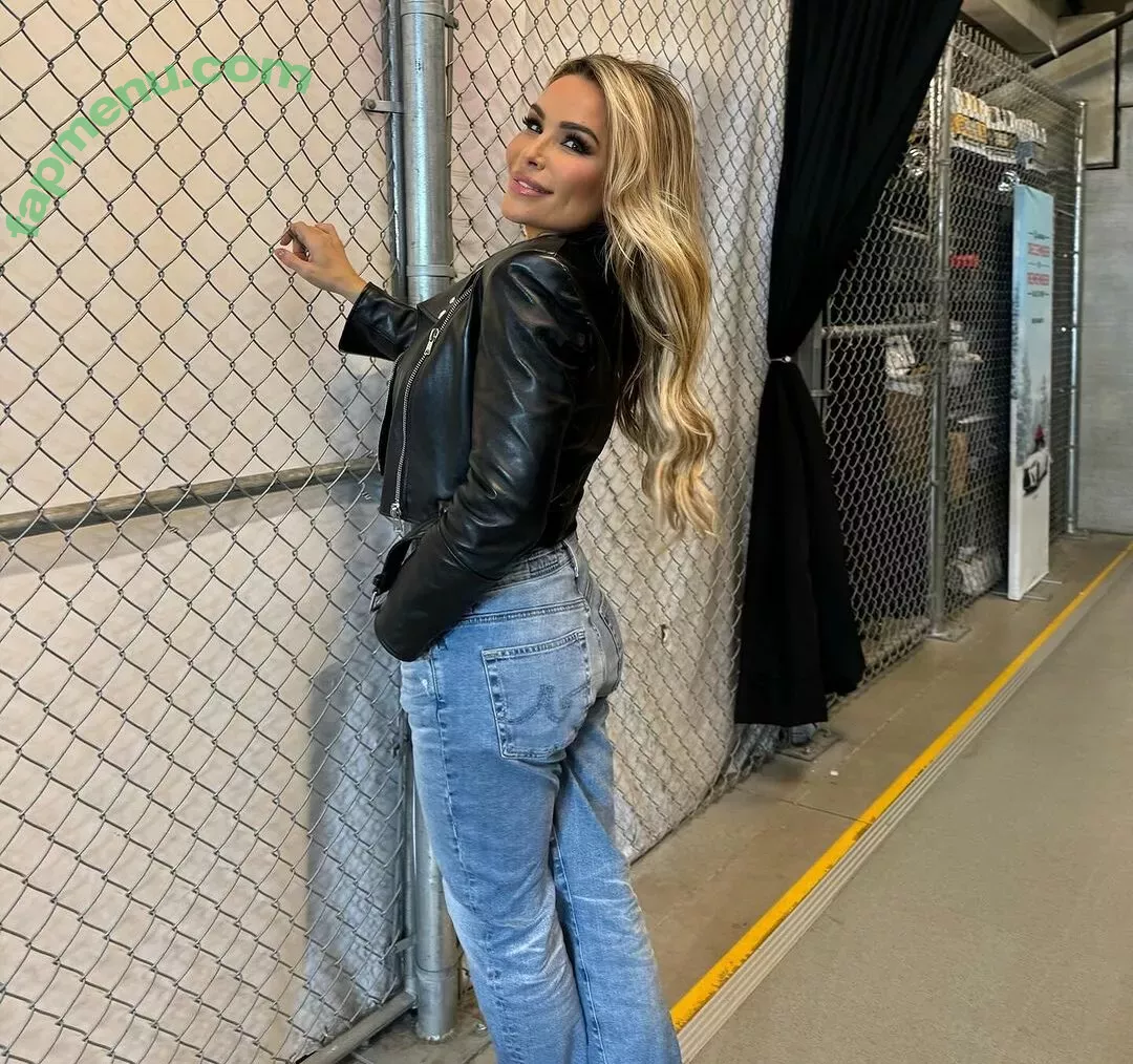 Natalya Neidhart nude photo #0601 (Wwe / jenni-neidhart / natalya_boat)