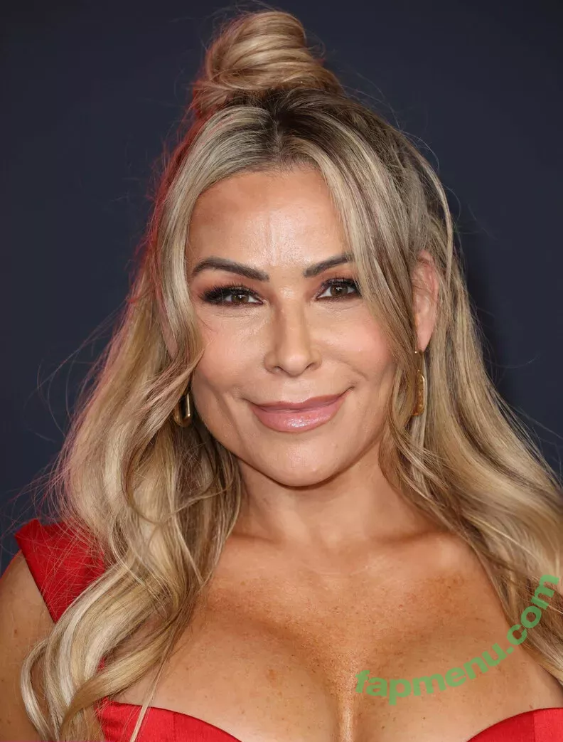 Natalya Neidhart nude photo #0899 (Wwe / jenni-neidhart / natalya_boat)