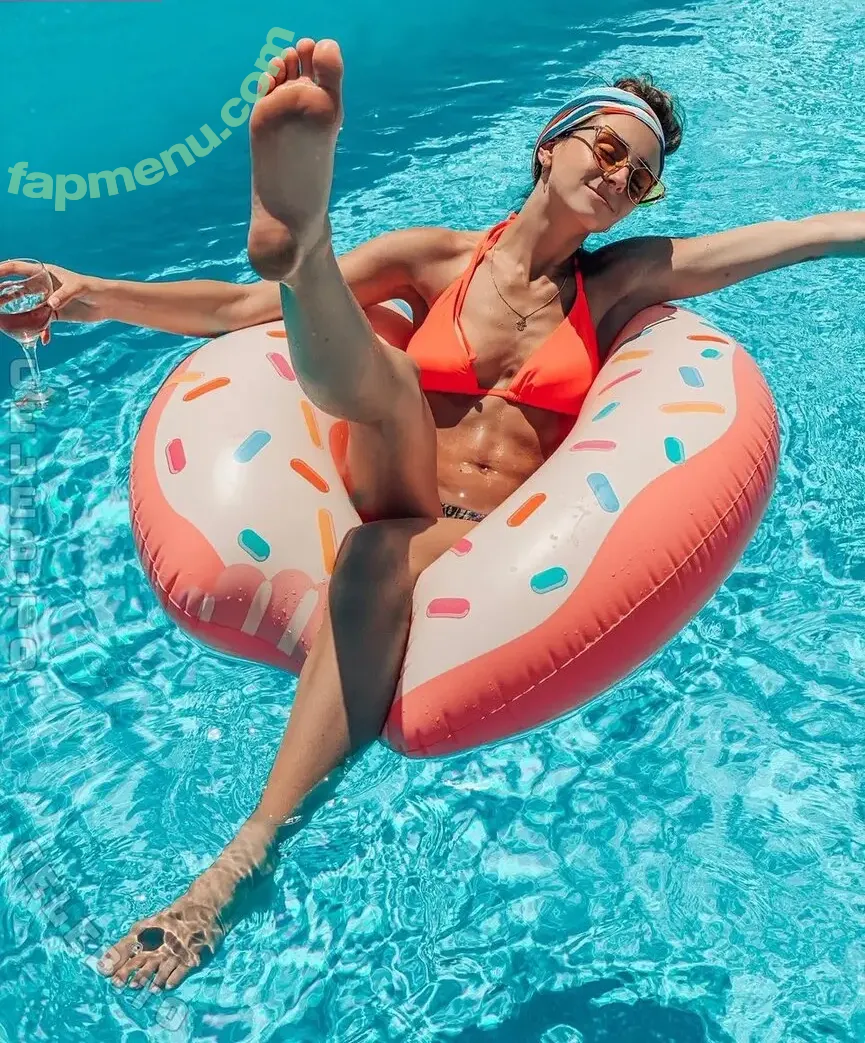 Natasha Goulden nude photo #0041 (goulden / natashagoulden)