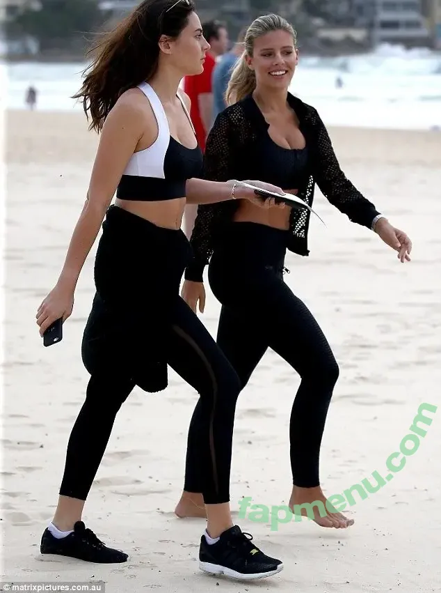 Natasha Oakley nude photo #0609 (NatashaOakleyFan / Tashoakley)