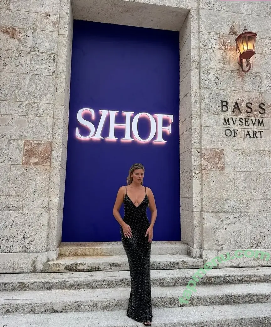 Natasha Oakley nude photo #0685 (tashoakley)