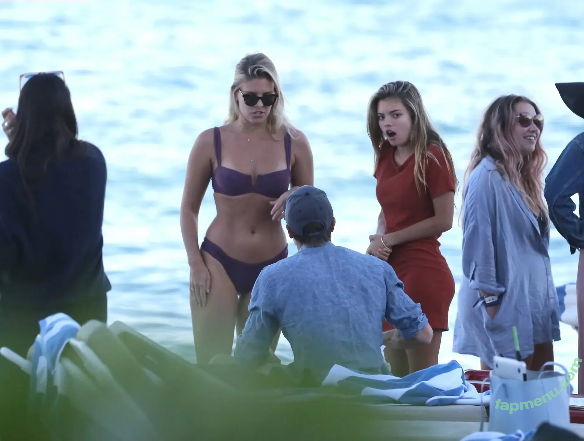 Natasha Oakley nude photo #0735 (tashoakley)