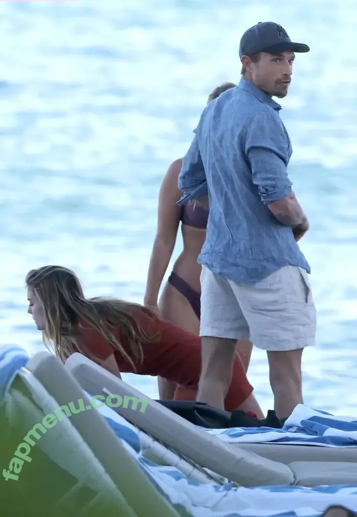 Natasha Oakley nude photo #0739 (tashoakley)