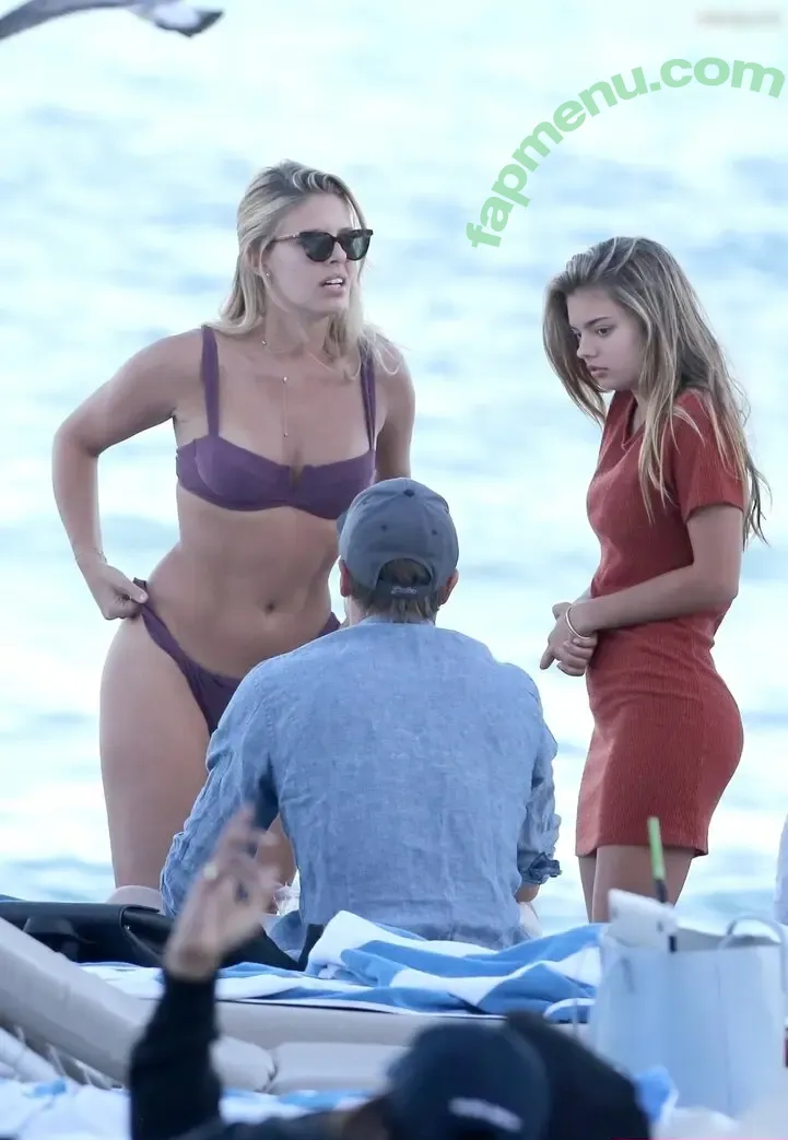 Natasha Oakley nude photo #0741 (tashoakley)