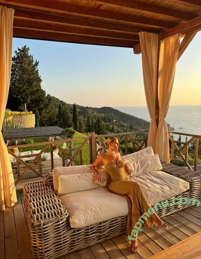 Natasha Oakley nude photo #0775 (tashoakley)