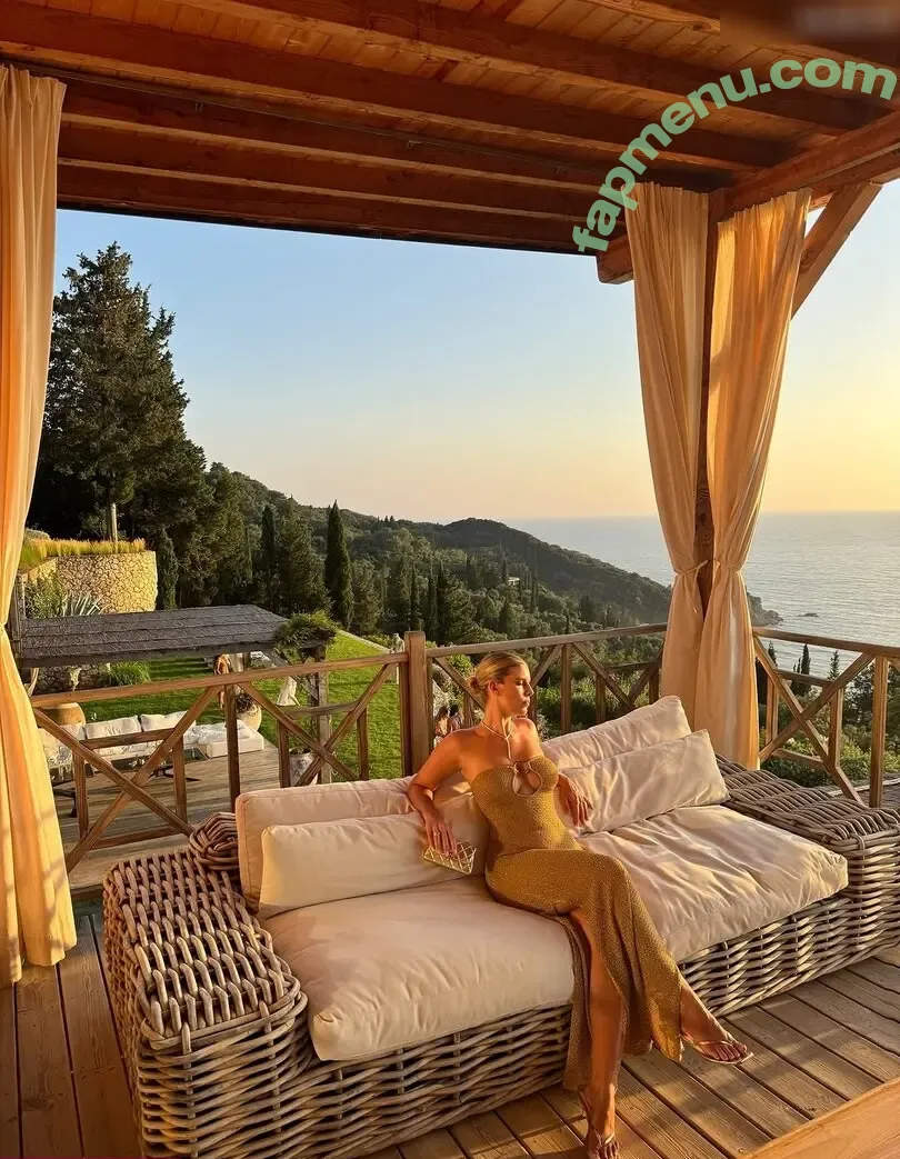 Natasha Oakley nude photo #0785 (tashoakley)