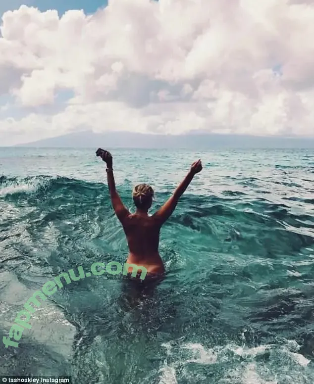 Natasha Oakley nude photo #0932 (tashoakley)
