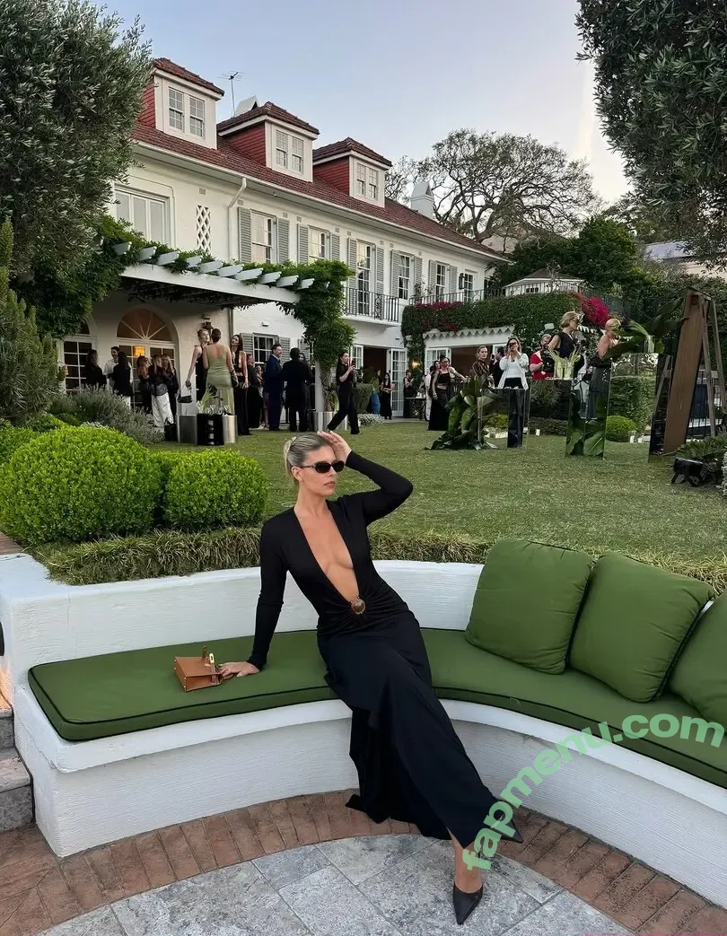 Natasha Oakley nude photo #0958 (tashoakley)